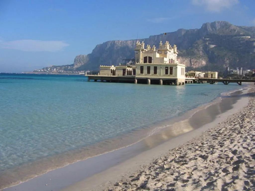 La Stanza Vicino Al Mare , Una Camera Da Letto E Bagno Con Balcone Vista Mare Apartment Balestrate